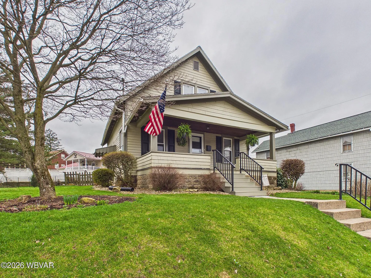 2441 Riverside Dr photo 1