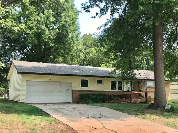1701 Cedar Ln, Ponca City, OK 74604