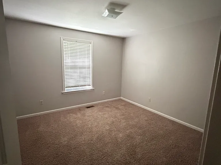 172 Mount Royal Dr — Photo 14