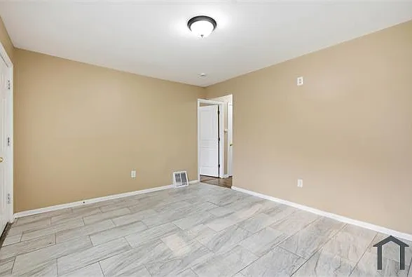 3 bed, 906 sqft, $1,450 — Photo 3