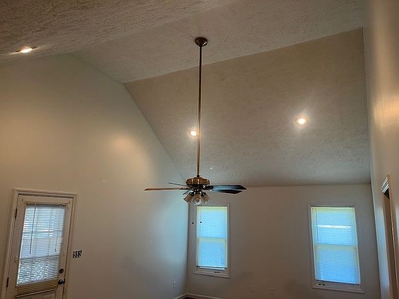 5th image of 959 Sumerset Cir