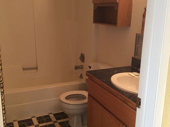 4th image of 207 W 7th St