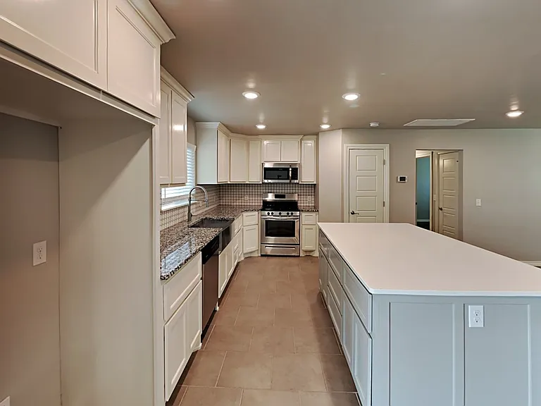 1409 E Covell Rd — Photo 6