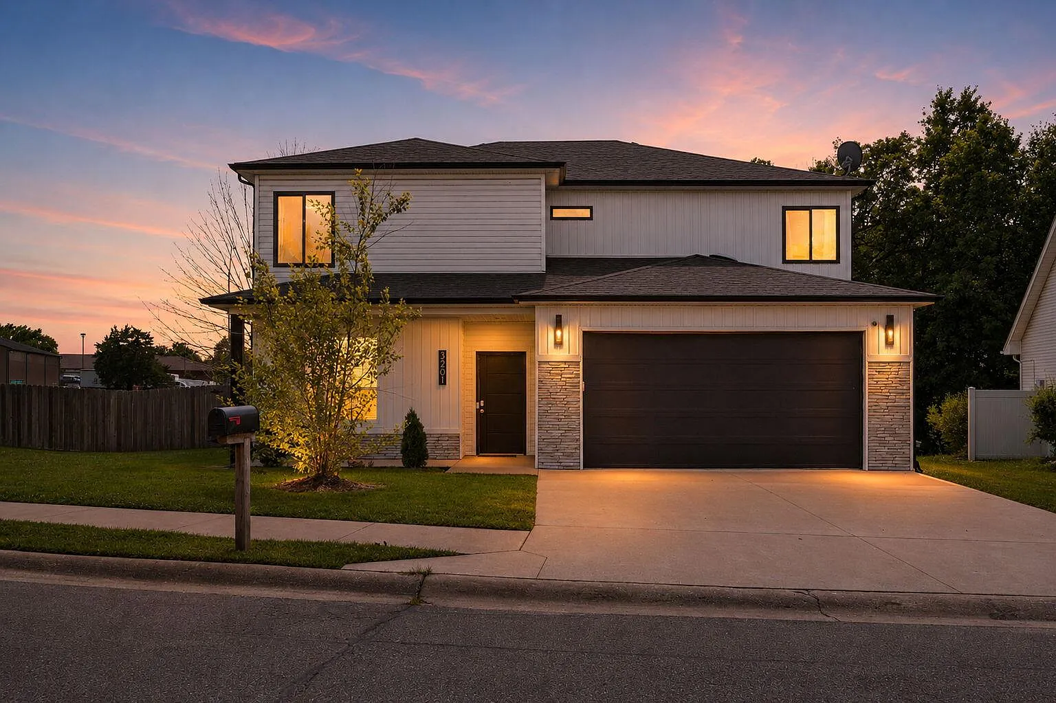5 bed, 3.0 bath, 2282 sqft, $3,000 — Photo 3