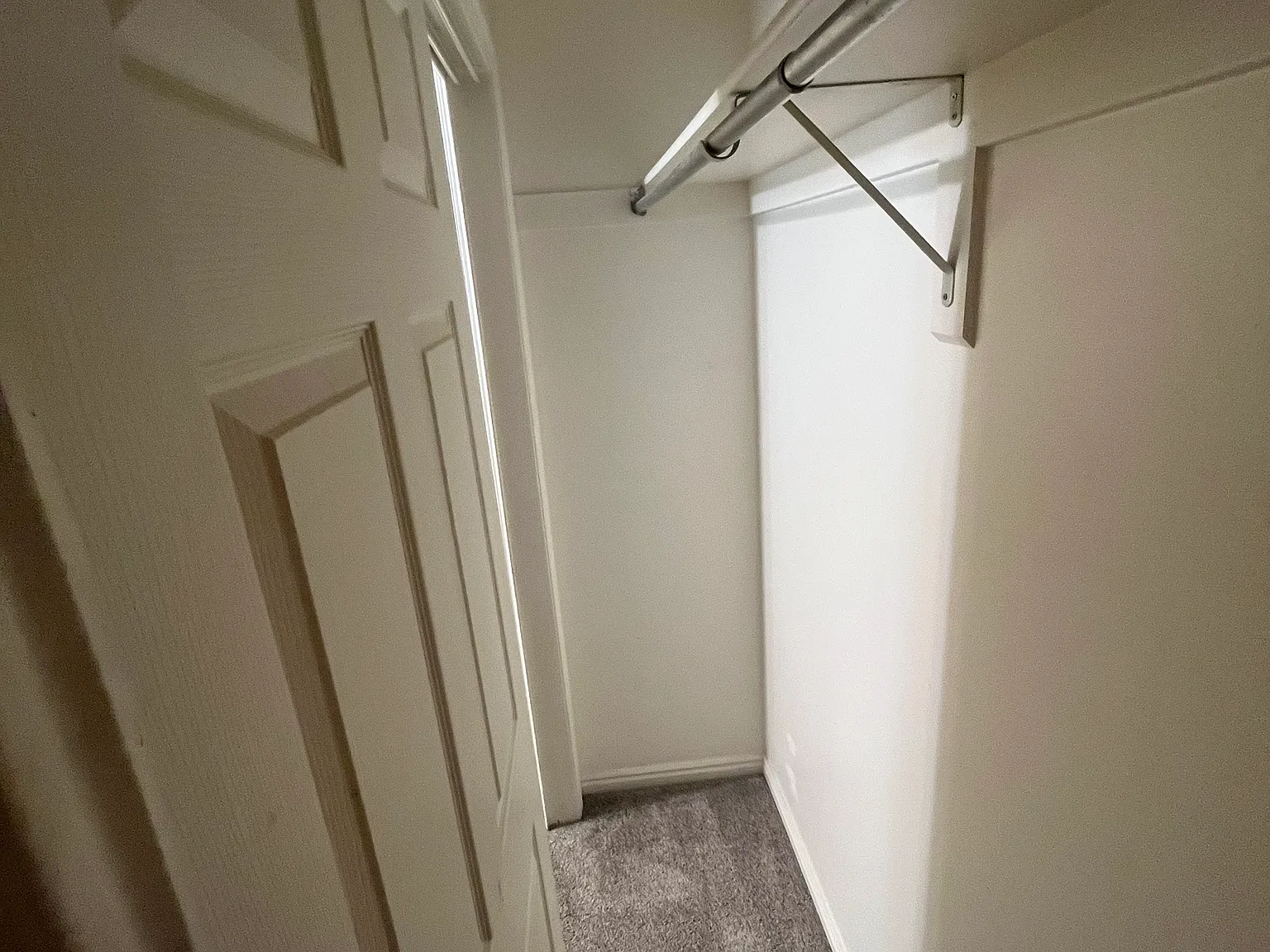 5 bed, 2572 sqft, $800 — Photo 4