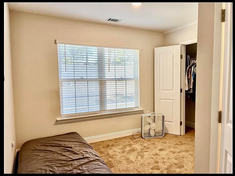 1016 N Pine St SW — Photo 5