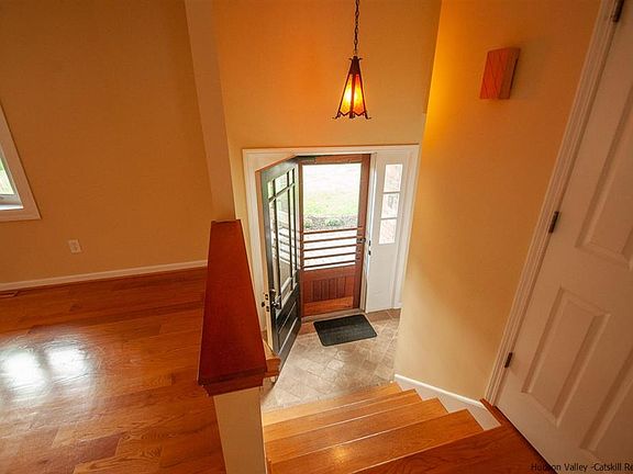 3rd image of 3 Lynn Pl