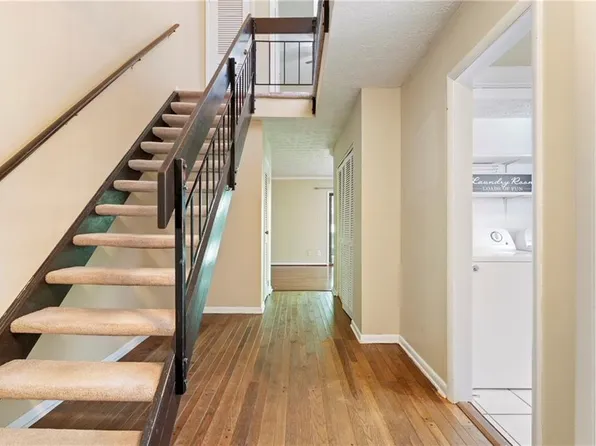130 Fernbanks Ct, Athens, GA 30605