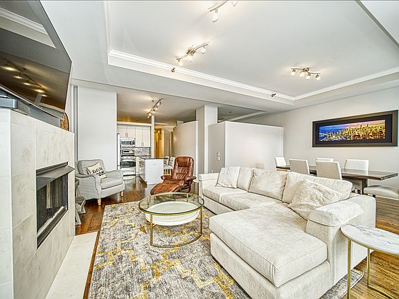 4th image of 212 W Washington St APT 1709