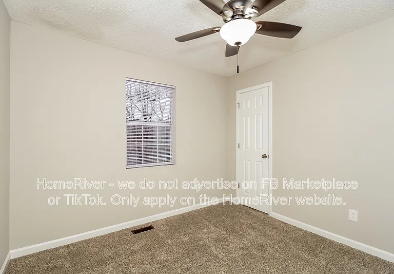 555 Browning Cir — Photo 11