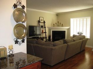 450 Maple Ave, Westbury, NY 11590