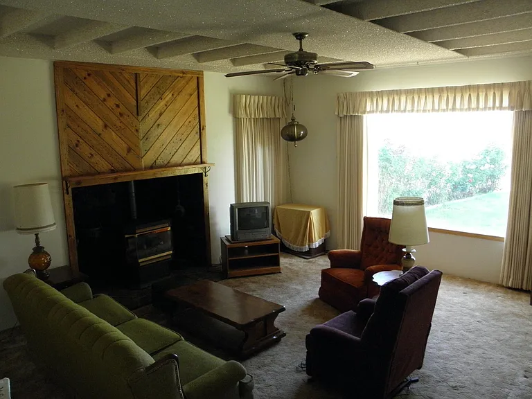 Great Room w/ FP & View