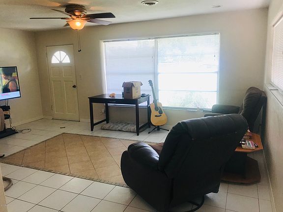 3rd image of 450 Patricia Dr