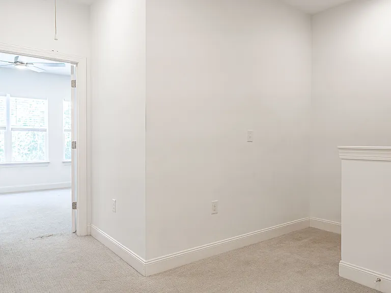 389 James St — Photo 16
