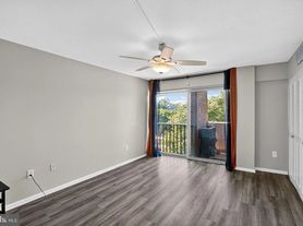 1300 Army Navy Dr