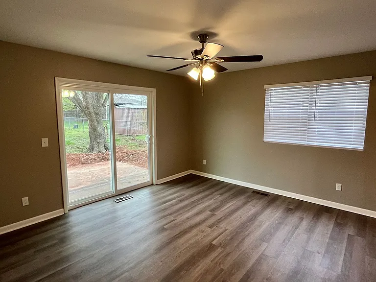 204 Ridgecrest Rd — Photo 2