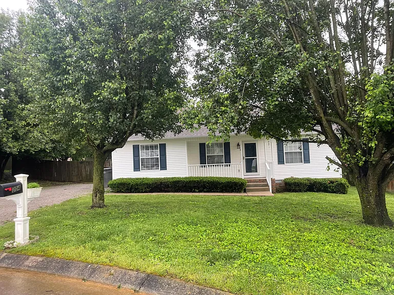 304 Eli Ct — Photo 1