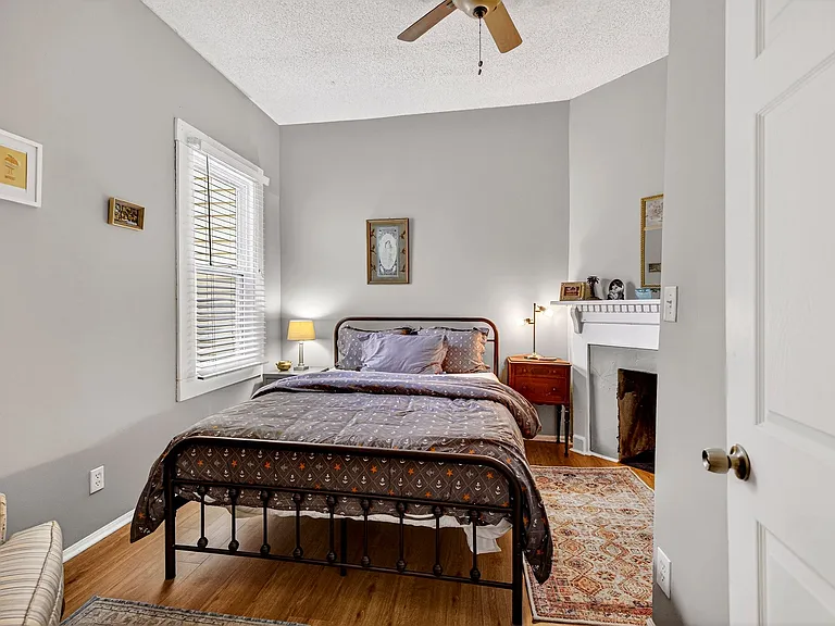 530 E Gordon Ln — Photo 5