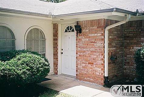 4th image of 804 Cornish Oak Ct