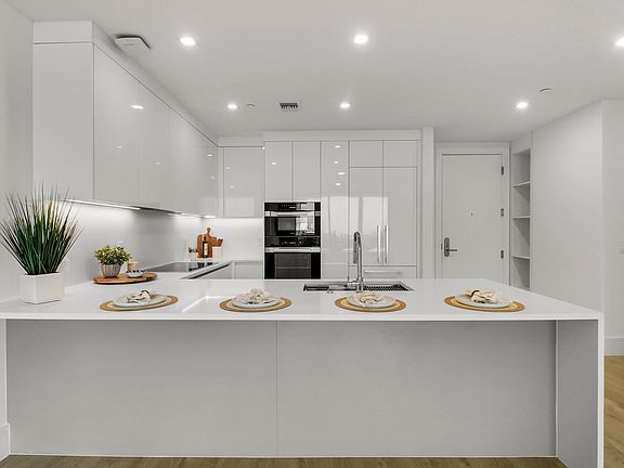 3rd image of 220 Lake Shore Drive #815