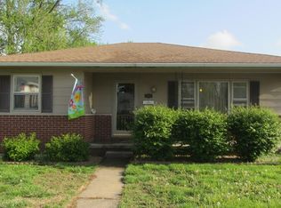 203 W 12th St, Johnston City, IL 62951