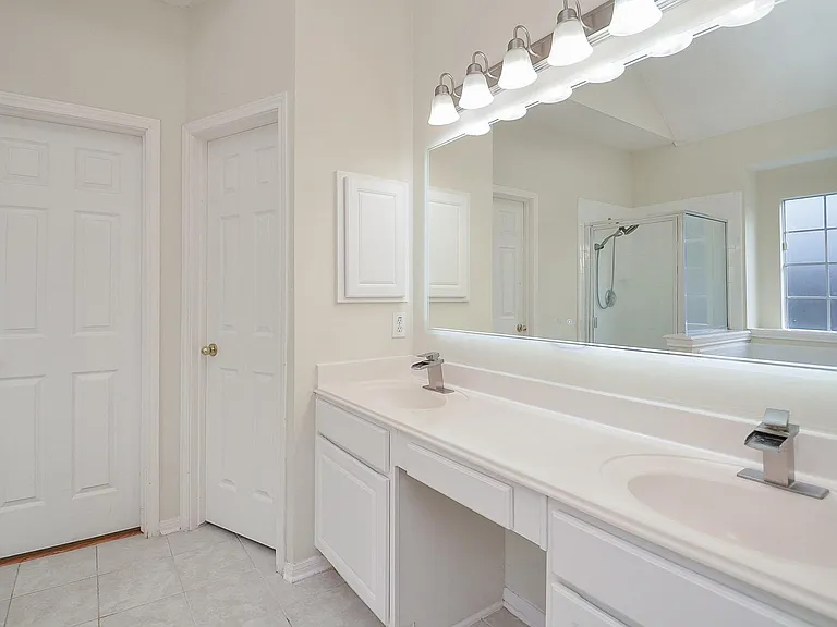 2715 Sunnycreek Ln — Photo 10