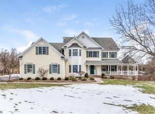 4 Catawba Ln, Annandale, NJ 08801