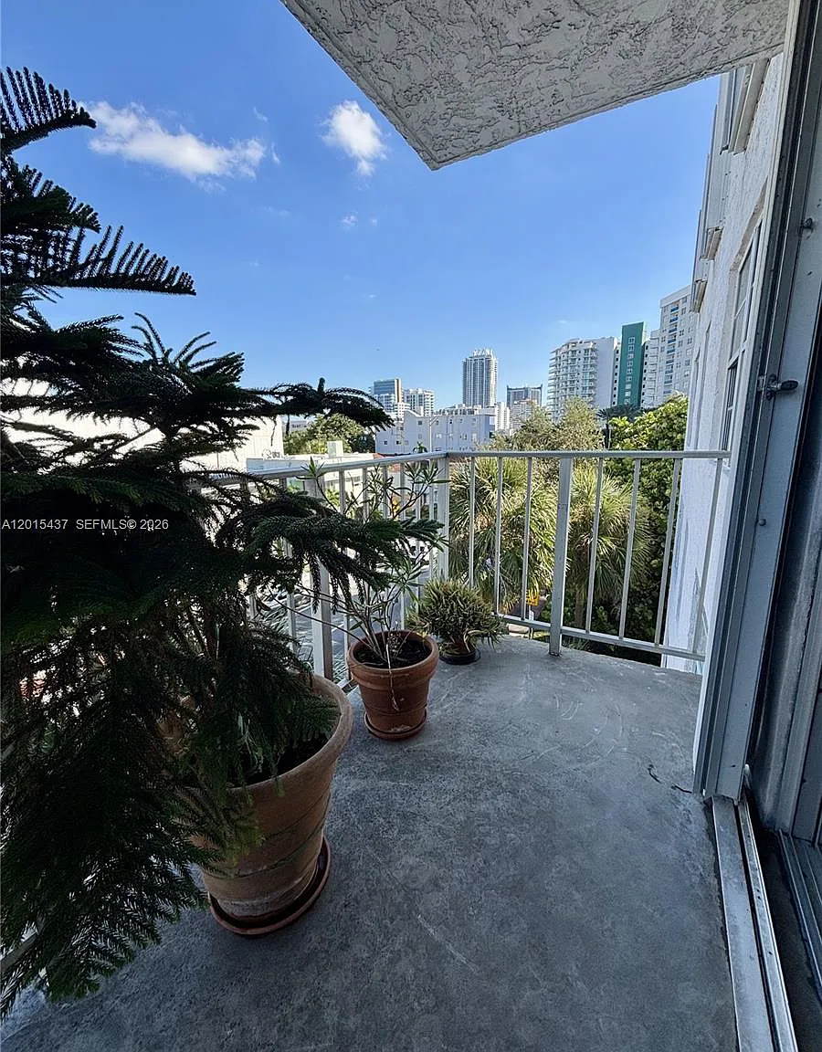 Boston Plaza Condo — Photo 4
