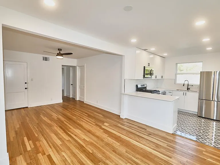 3300 Tom Green St #5 — Photo 11