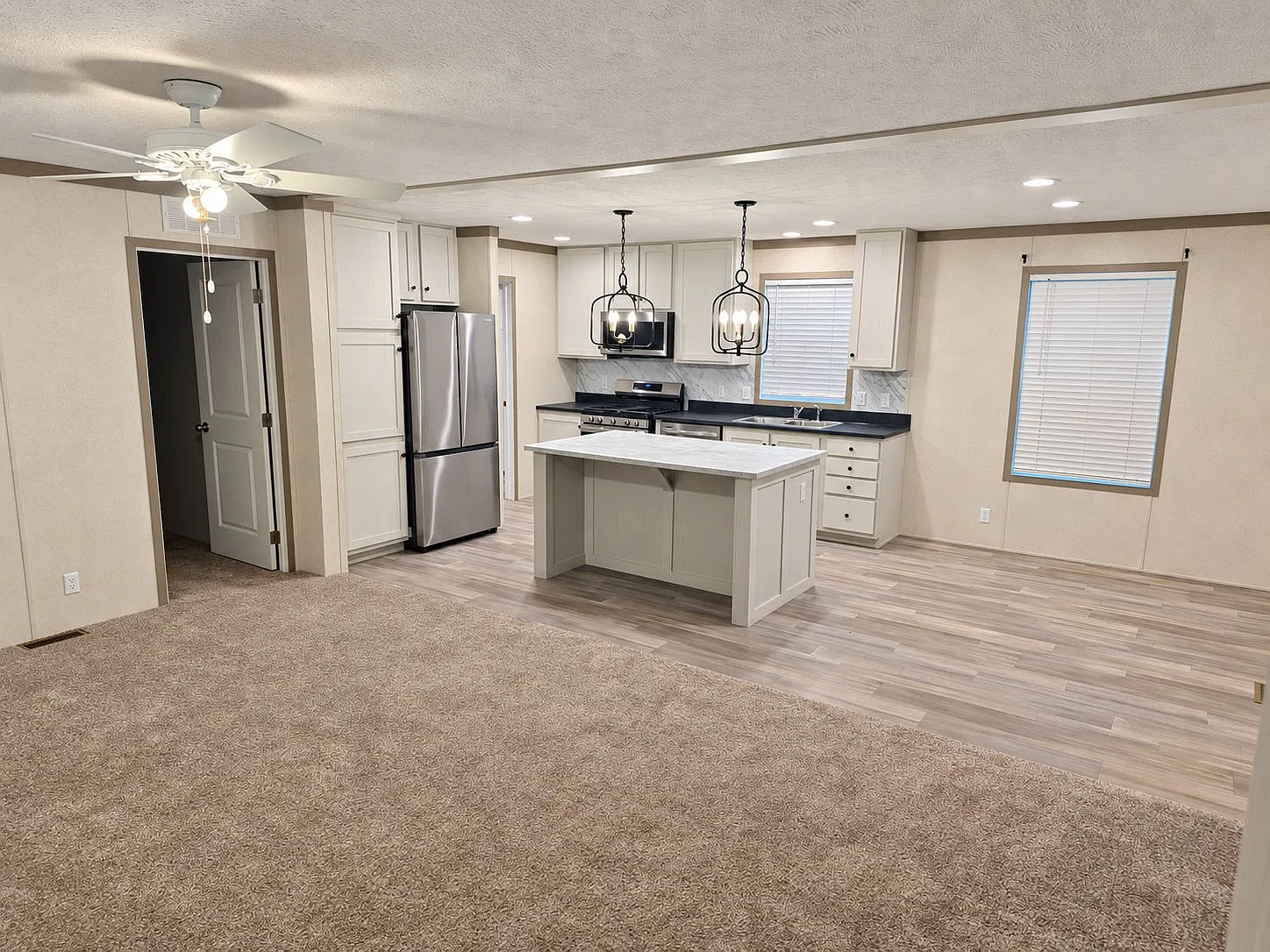 Large Kitchen Island! — Photo 2