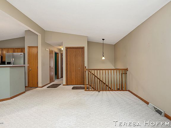 3rd image of 8818 E 96th St
