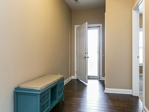 3rd image of 558 Estrella Dr