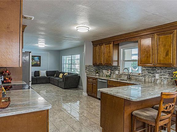 4th image of 1014 Lady Guinevere Dr