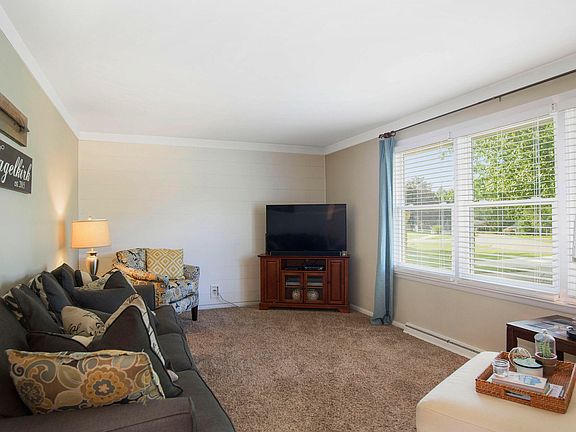 2nd image of 1086 Legion Park Dr