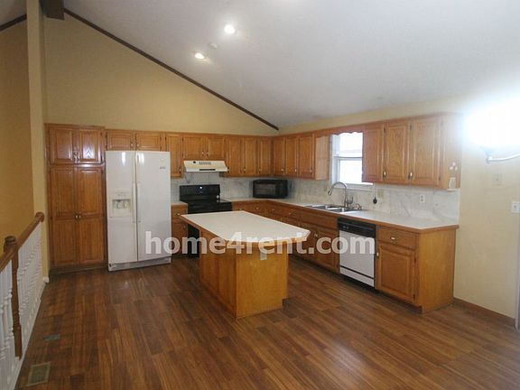 4th image of 13343 Walnut St