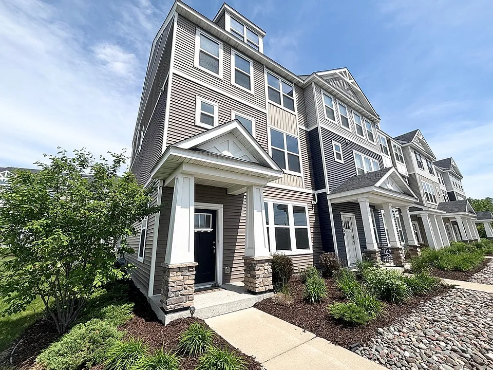 5136 Hampton St NE #TOWNHOUSE