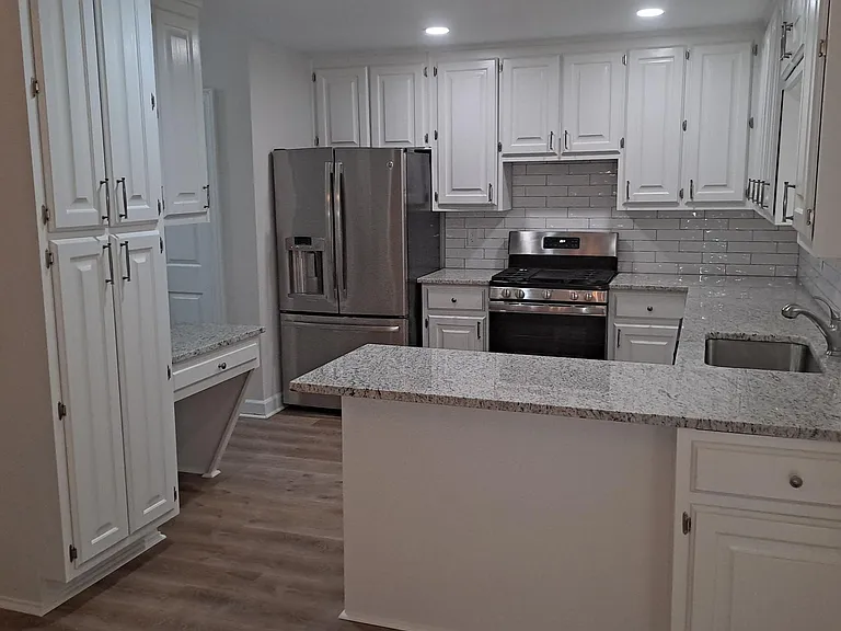 7404 Saint Charles Sq — Photo 5