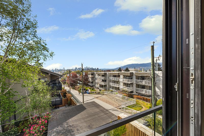 Vancouver Townhouse for rent - 3 Bedrooms — photo 23