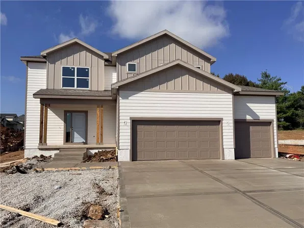12232 Emerald St, Olathe, KS 66061