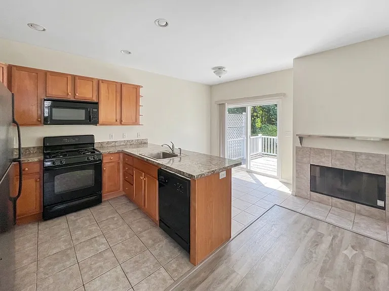 61 N River Dr — Photo 5