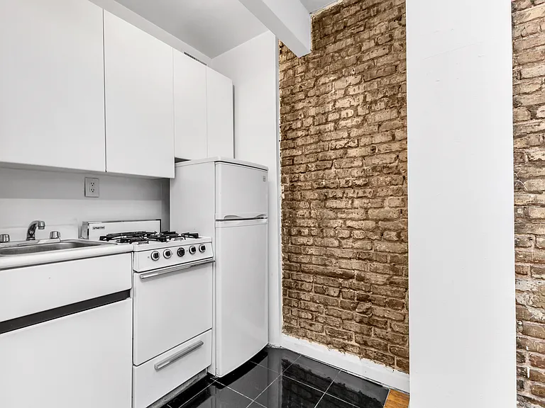 224 Sullivan St #B31 — Photo 3