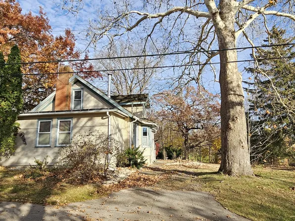 432 Northwest St, Utica, IL 61373