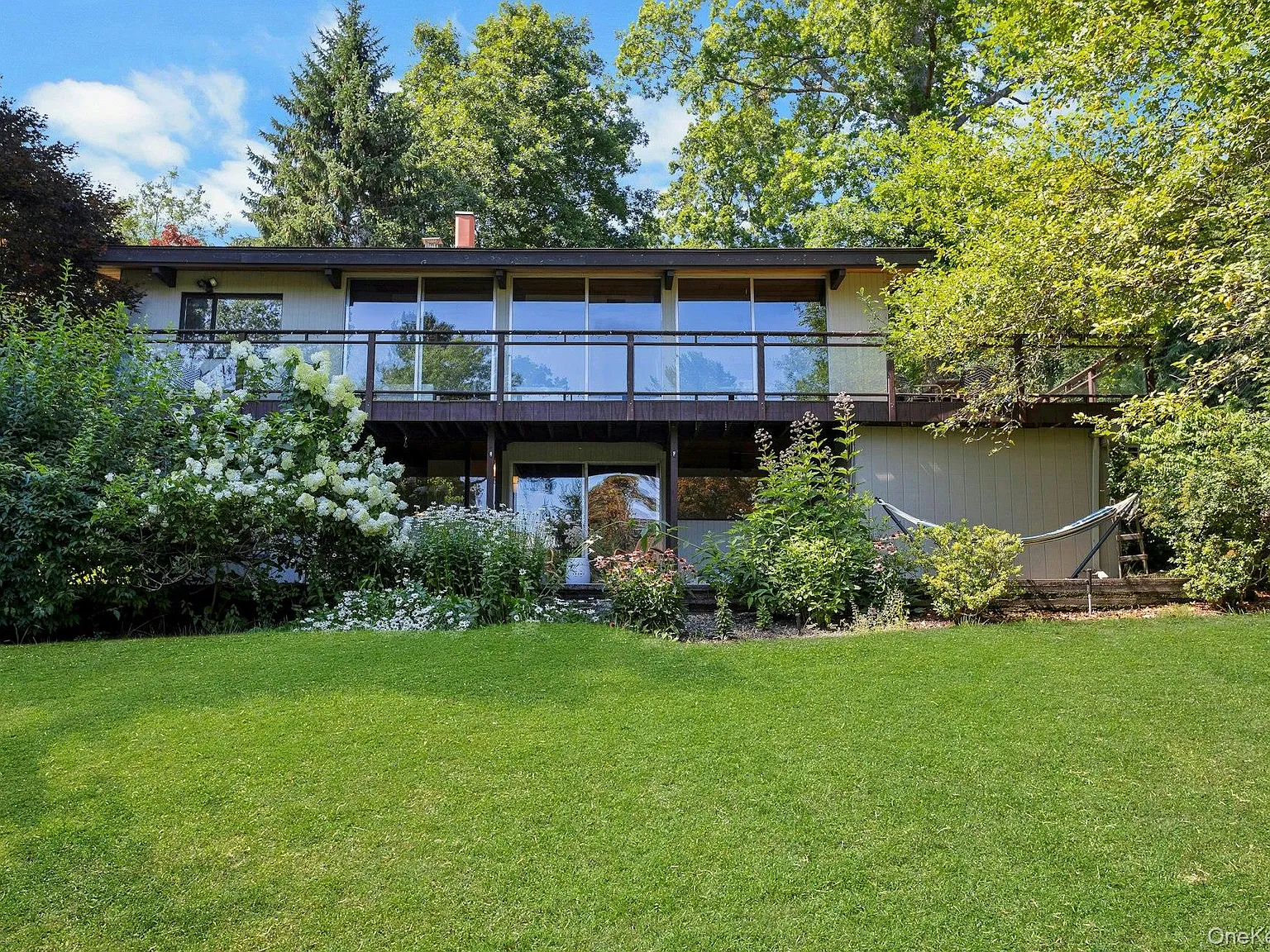 3 bed, 2.0 bath, 1986 sqft, $6,100 — Photo 3