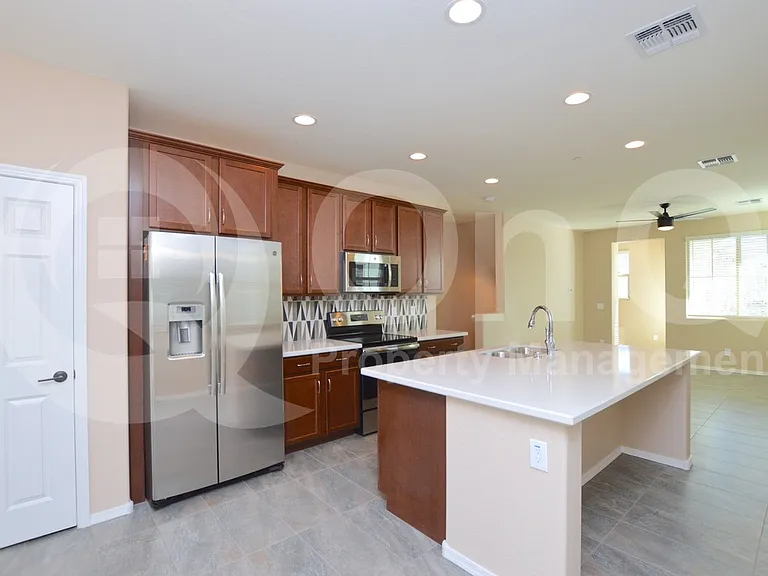 1723 E Dogwood Ln — Photo 4