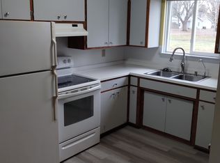 320 4th St SE #2, Braham, MN 55006