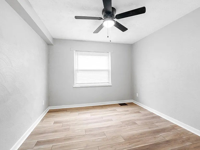 2255 W Broad St #204 — Photo 4