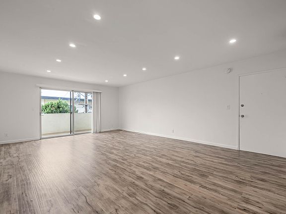 5th image of 927 S Bedford St #302