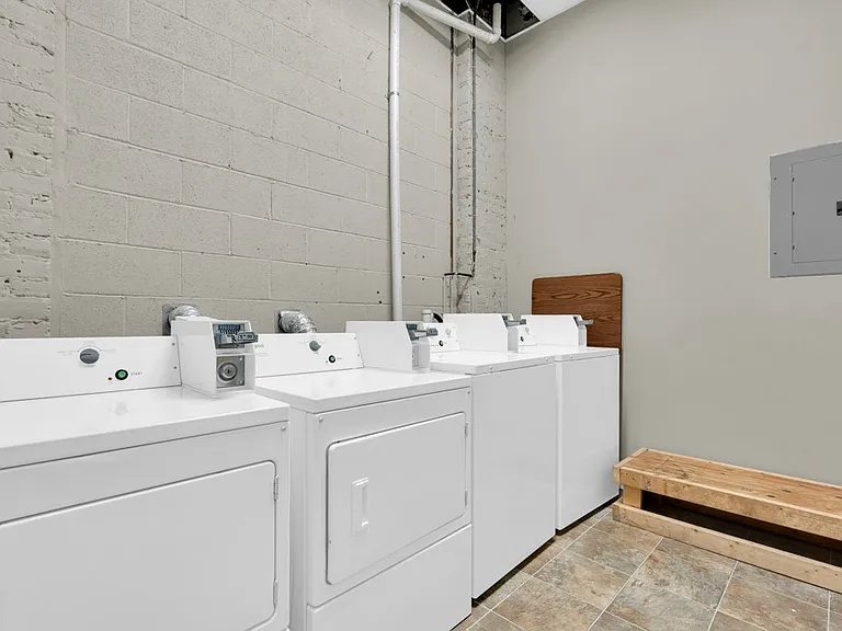 515 College St #A — Photo 4