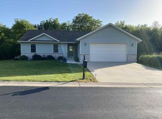 694 Kensington Dr, Ripon, WI 54971