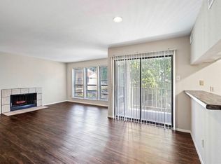 6633 W Airport Blvd APT 902, Houston, TX 77035